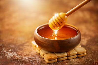 bowl of honey and honey dipper